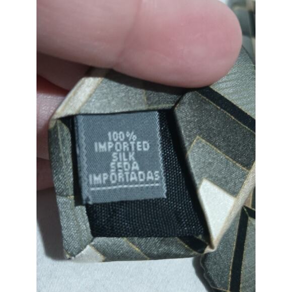 Stafford 100% Imported Silk Green Geometric Print Tie Made In USA - Picture 3 of 7